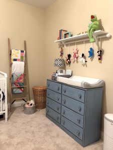 Vintage Toy Neutral nursery - the reveal - Fall 2018 One Room Challenge - using old toys and books from parents' childhoods to decorate baby bedroom