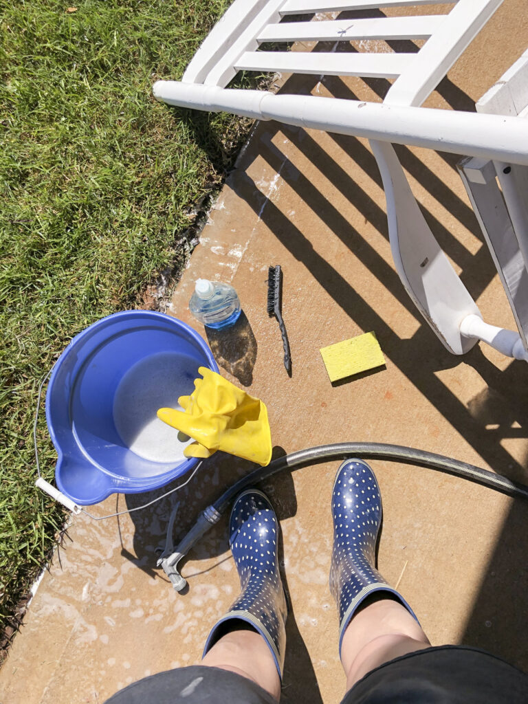 How to clean dirty porch rockers with dish soap